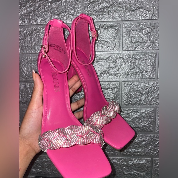 HOT PINK HEELS - Picture 3 of 3